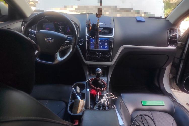 Used Geely Auto Emgrand 2016 Sedan 1.5L Manual Upward Edition Center Console