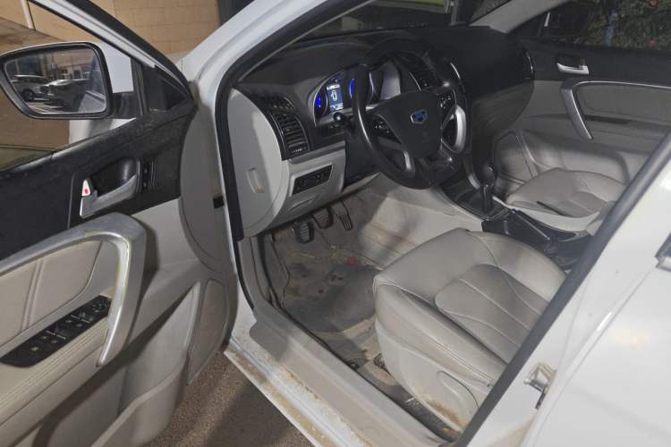 Used Geely Auto Emgrand 2016 Sedan 1.5L Manual Luxury Model Driver Seat