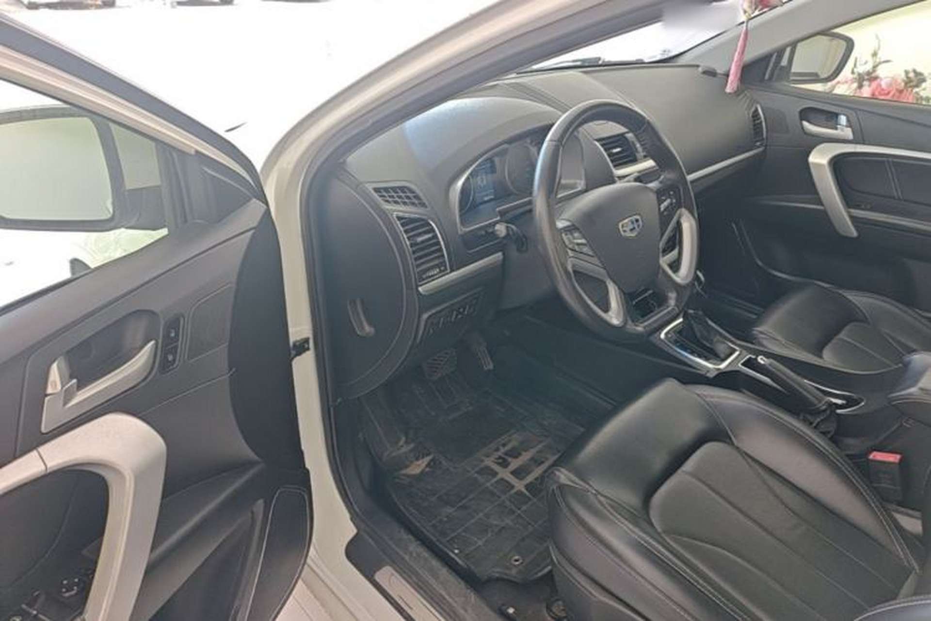 Used Geely Auto Emgrand 2016 Sedan 1.5L CVT Upward Version Driver Seat
