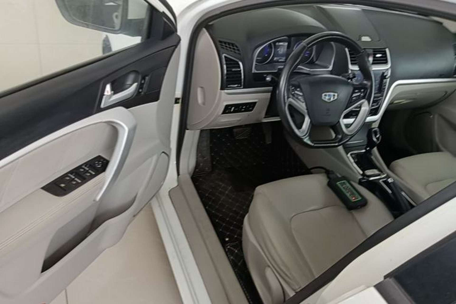 Used Geely Auto Emgrand 2016 Sedan 1.5L CVT Luxury Model Driver Seat