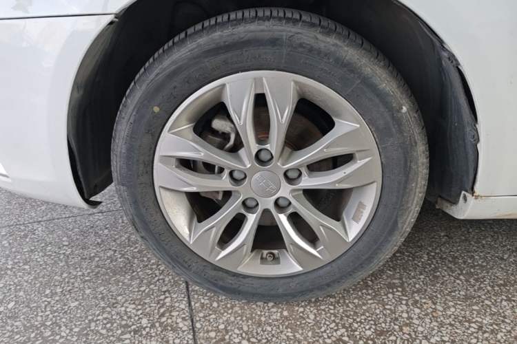 Used Geely Auto Emgrand 2016 Sedan 1.5L CVT Upward Version Exterior 4