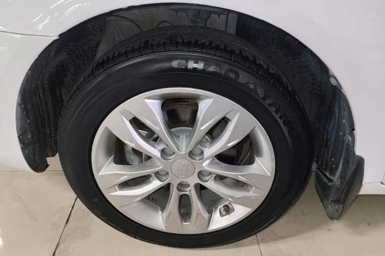 Used Geely Auto Emgrand 2016 Sedan 1.5L Manual Upward Edition Exterior 4
