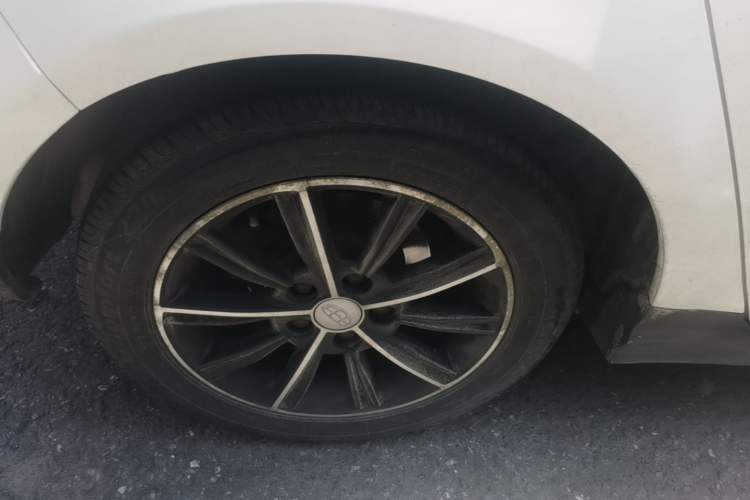 Used Geely Auto Emgrand 2016 Hatchback RS 1.5L Manual - Upward Edition Exterior 5