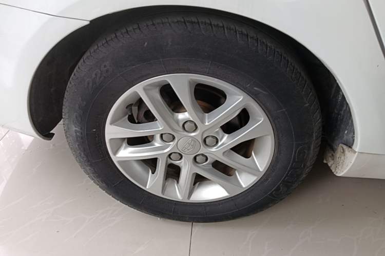 Used Geely Auto Emgrand 2016 Sedan 1.5L CVT Luxury Model Exterior 5
