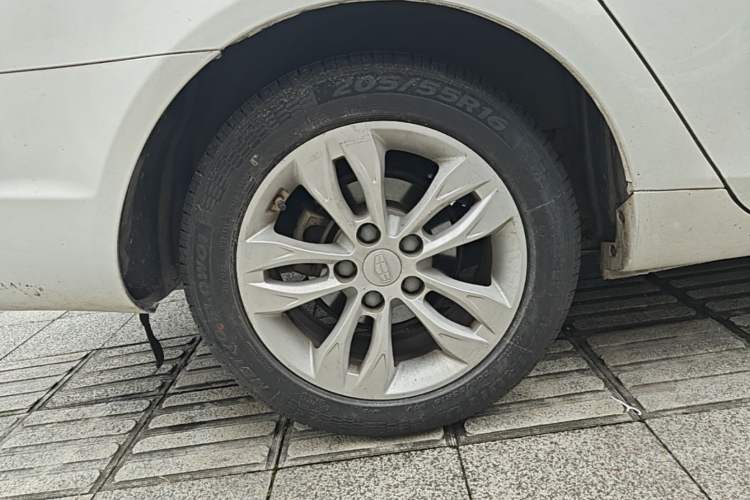 Used Geely Auto Emgrand 2016 Sedan 1.5L CVT Upward Version Exterior 5