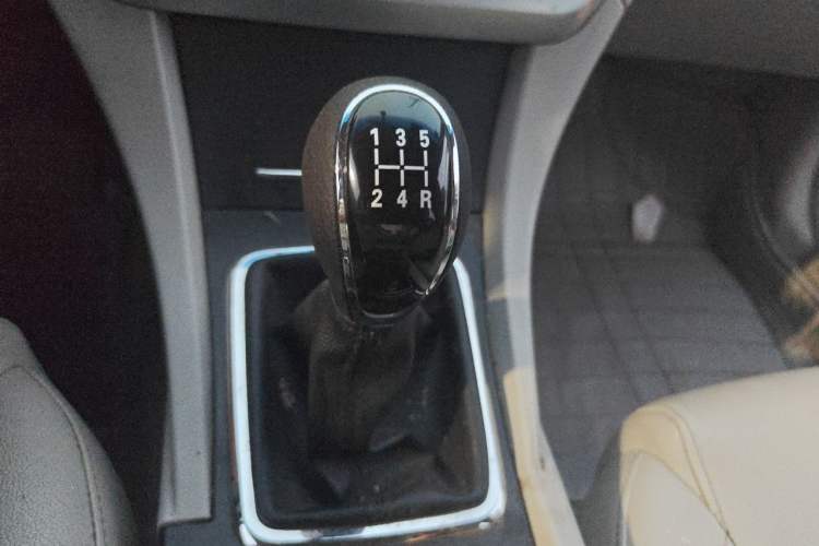 Used Geely Auto Emgrand 2016 Sedan 1.5L Manual Luxury Model Gear Lever