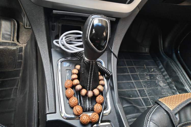 Used Geely Auto Emgrand 2016 Hatchback RS 1.5L CVT Upward Edition Gear Lever