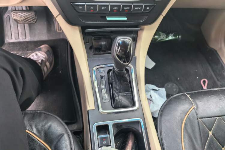 Used Geely Auto Emgrand 2016 Sedan 1.5L CVT Luxury Model Gear Lever