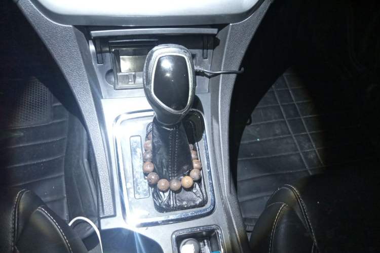 Used Geely Auto Emgrand 2016 Sedan 1.5L CVT Upward Version Gear Lever