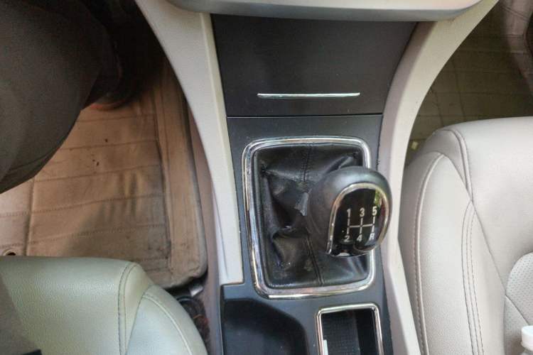Used Geely Auto Emgrand 2016 Sedan 1.5L Manual Luxury Model Gear Lever