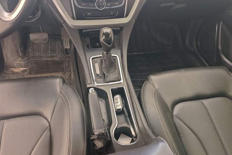 Used Geely Auto Emgrand 2016 Sedan 1.5L CVT Upward Version Gear Lever