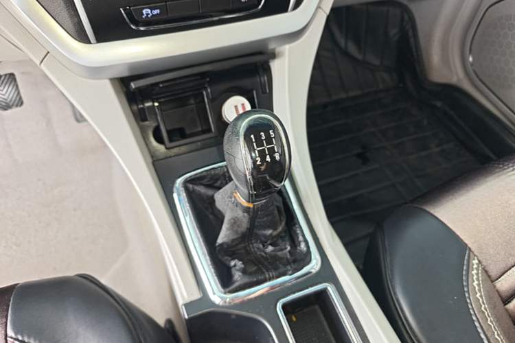 Used Geely Auto Emgrand 2016 Sedan 1.5L Manual Luxury Model Gear Lever