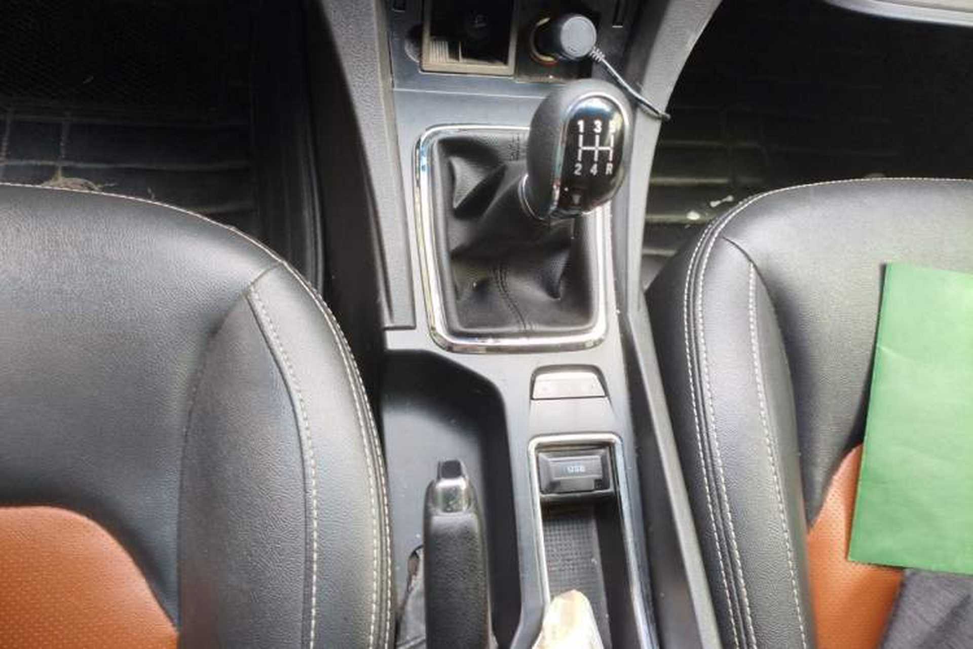 Used Geely Auto Emgrand 2016 Hatchback RS 1.5L Manual - Upward Edition Gear Lever