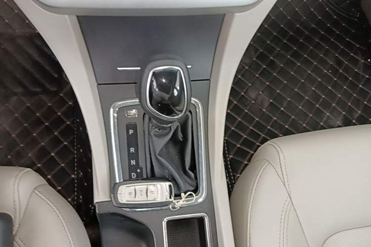 Used Geely Auto Emgrand 2016 Sedan 1.5L CVT Luxury Model Gear Lever