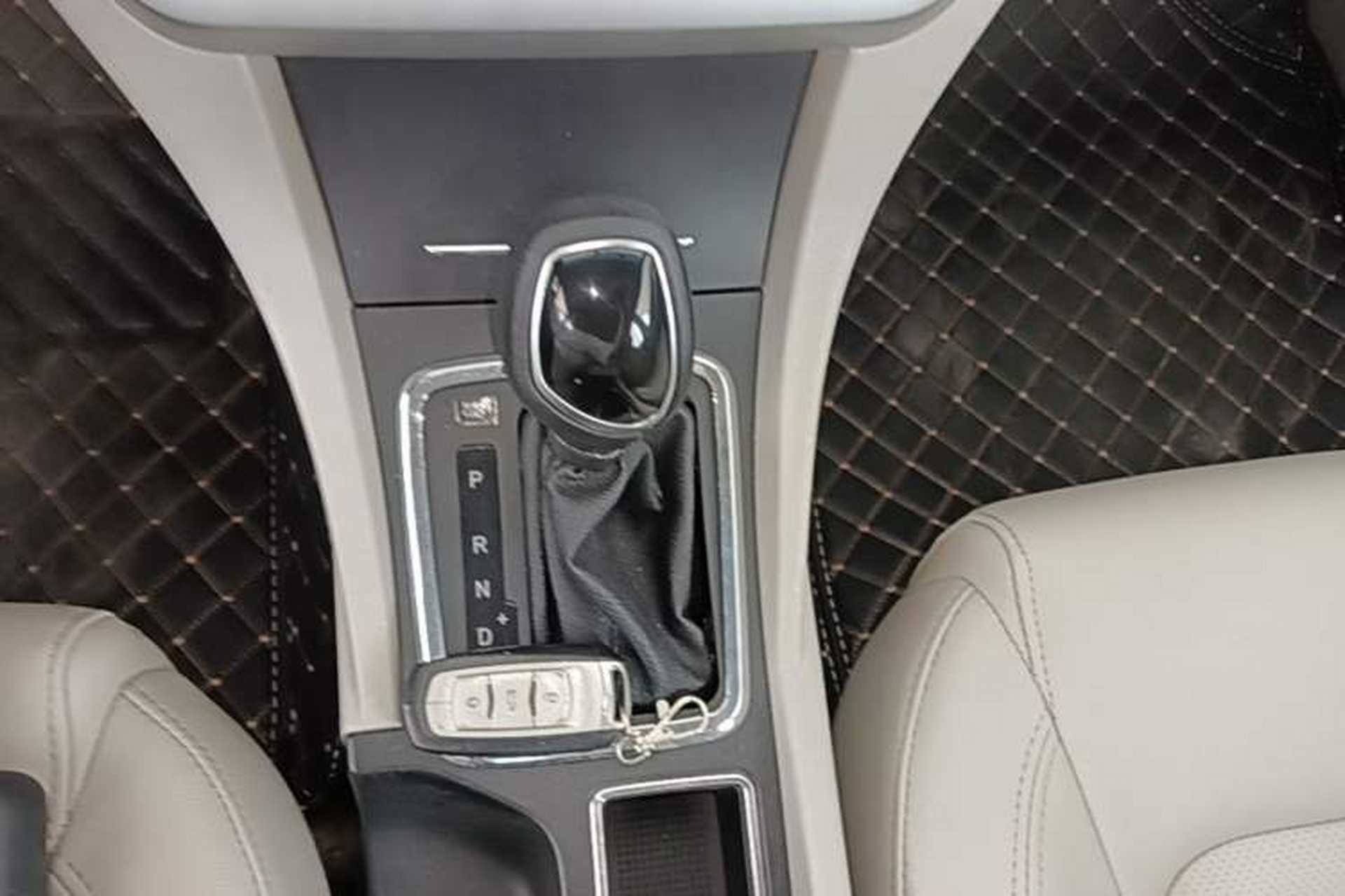 Used Geely Auto Emgrand 2016 Sedan 1.5L CVT Luxury Model Gear Lever