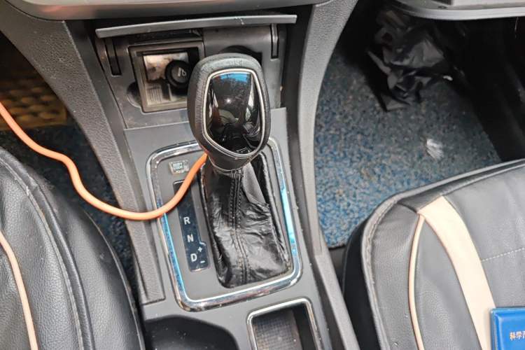 Used Geely Auto Emgrand 2016 Sedan 1.3T CVT Upward Edition Gear Lever