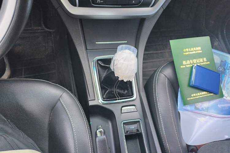 Used Geely Auto Emgrand 2016 Hatchback RS 1.5L Manual - Upward Edition Gear Lever