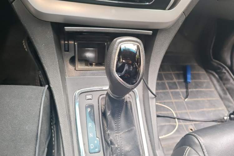 Used Geely Auto Emgrand 2016 Sedan 1.5L CVT Upward Version Gear Lever