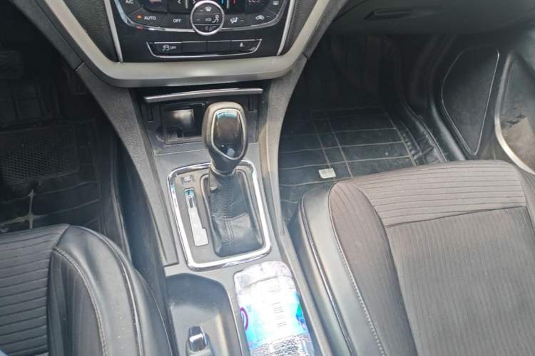 Used Geely Auto Emgrand 2016 Sedan 1.5L CVT Upward Version Gear Lever