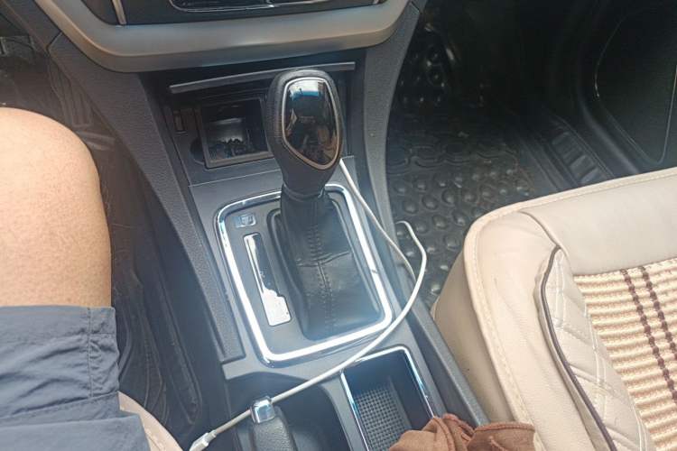 Used Geely Auto Emgrand 2016 Sedan 1.3T CVT Upward Edition Gear Lever