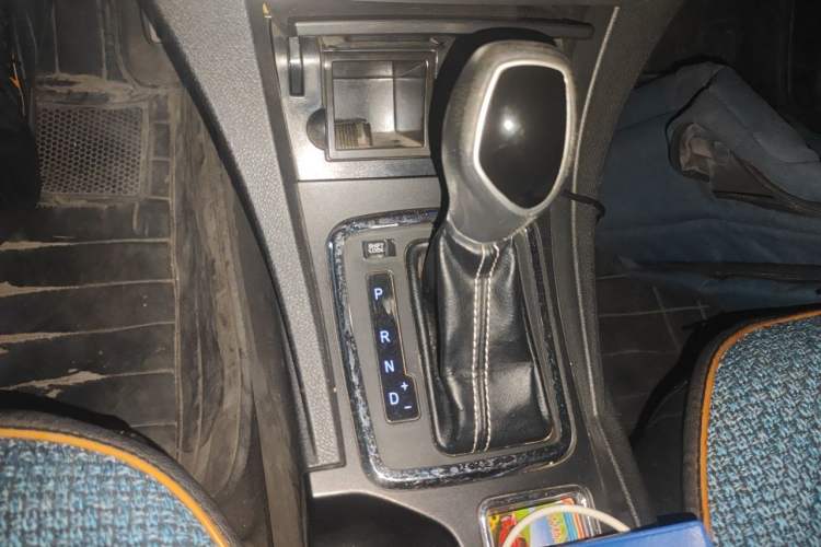 Used Geely Auto Emgrand 2016 Sedan 1.5L CVT Upward Version Gear Lever