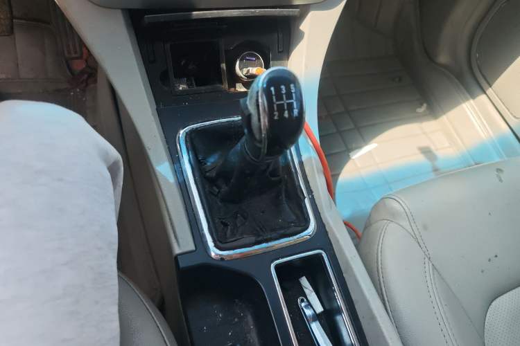 Used Geely Auto Emgrand 2016 Sedan 1.5L Manual Luxury Model Gear Lever