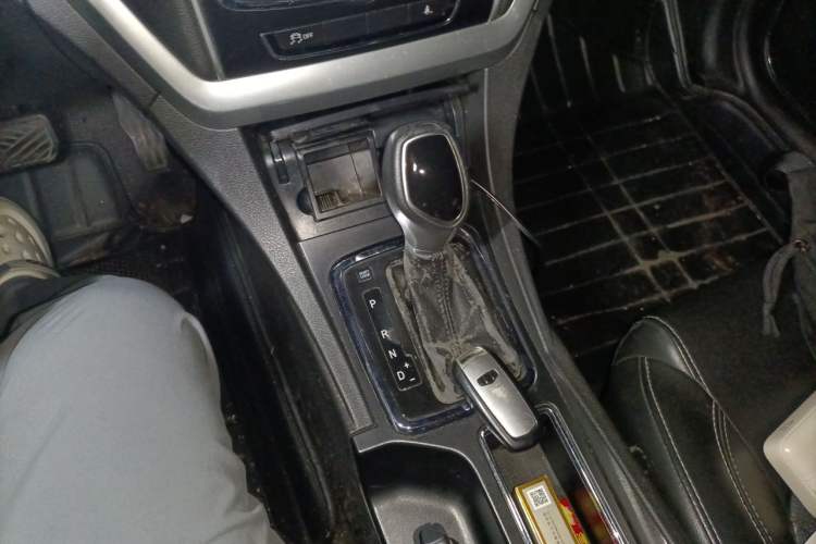 Used Geely Auto Emgrand 2016 Sedan 1.5L CVT Upward Version Gear Lever