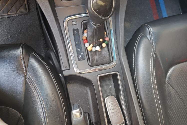 Used Geely Auto Emgrand 2016 Sedan 1.5L CVT Upward Version Gear Lever
