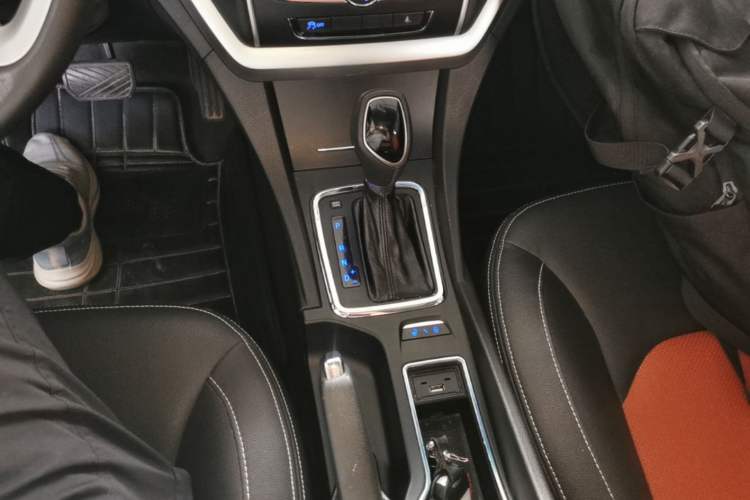 Used Geely Auto Emgrand 2016 Hatchback RS 1.5L CVT Upward Edition Gear Lever