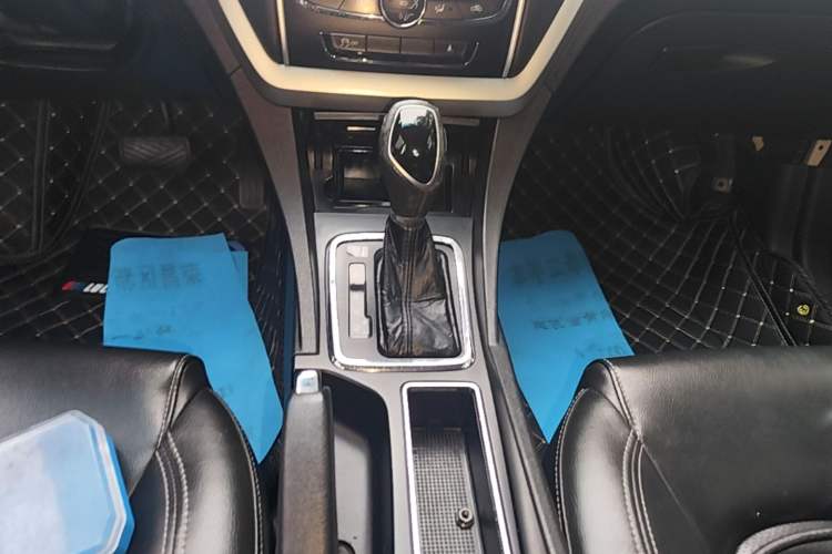 Used Geely Auto Emgrand 2016 Sedan 1.5L CVT Upward Version Gear Lever
