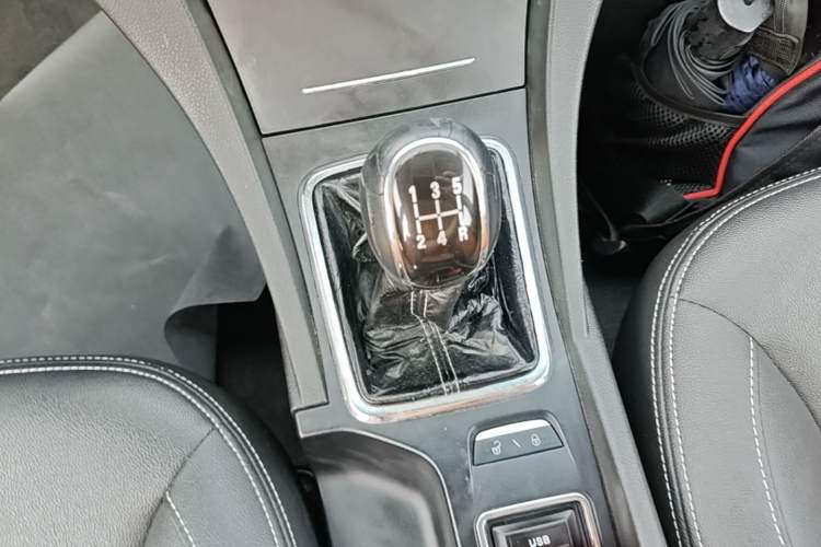 Used Geely Auto Emgrand 2016 Hatchback RS 1.5L Manual - Upward Edition Gear Lever