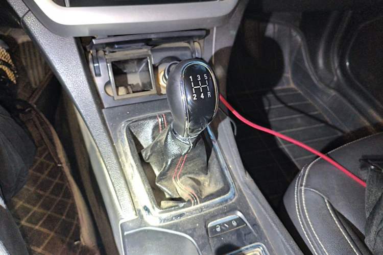 Used Geely Auto Emgrand 2016 Hatchback RS 1.5L Manual - Upward Edition Gear Lever