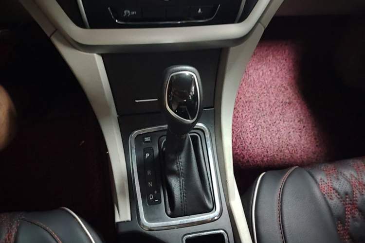 Used Geely Auto Emgrand 2016 Sedan 1.5L CVT Luxury Model Gear Lever