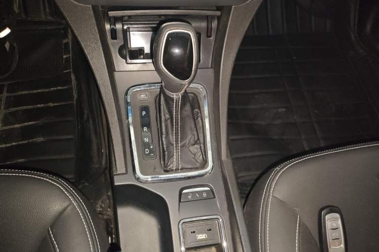 Used Geely Auto Emgrand 2016 Hatchback RS 1.5L CVT Upward Edition Gear Lever