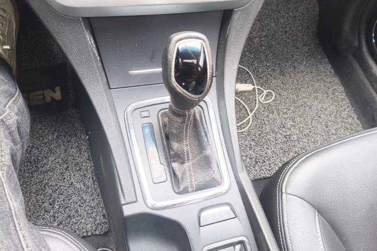 Used Geely Auto Emgrand 2016 Hatchback RS 1.5L CVT Upward Edition Gear Lever