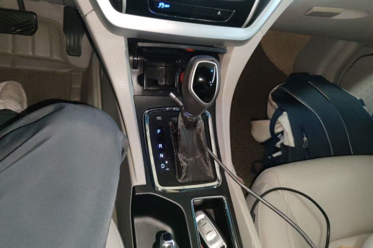 Used Geely Auto Emgrand 2016 Sedan 1.5L CVT Luxury Model Gear Lever