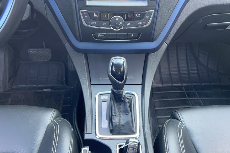 Used Geely Auto Emgrand 2016 Sedan 1.3T CVT Prestige Model Gear Lever