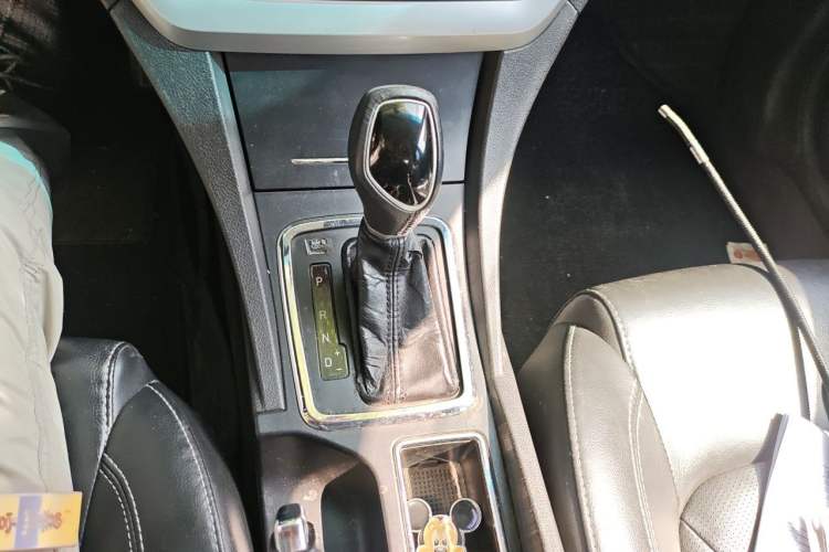 Used Geely Auto Emgrand 2016 Sedan 1.5L CVT Upward Version Gear Lever