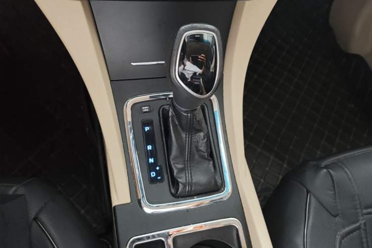 Used Geely Auto Emgrand 2016 Sedan 1.5L CVT Luxury Model Gear Lever