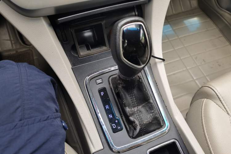 Used Geely Auto Emgrand 2016 Sedan 1.5L CVT Luxury Model Gear Lever