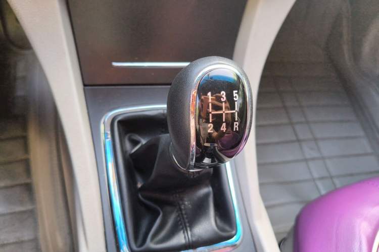 Used Geely Auto Emgrand 2016 Sedan 1.5L Manual Luxury Model Gear Lever