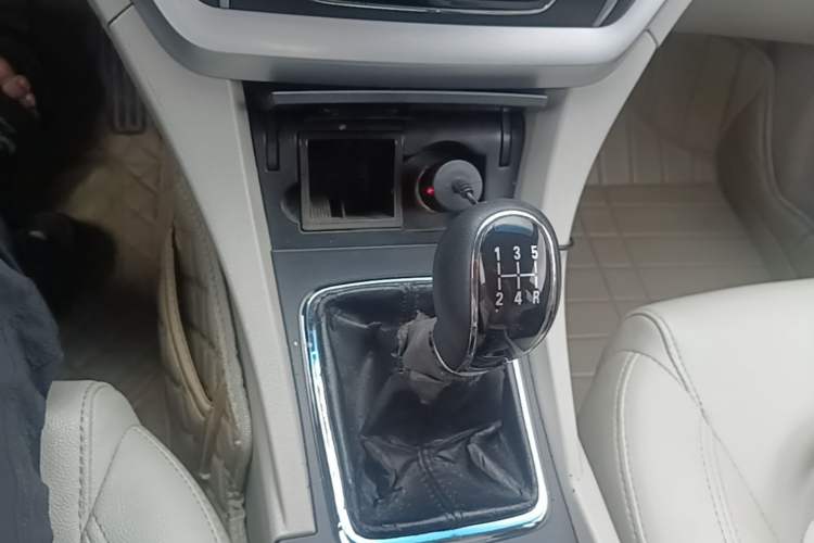 Used Geely Auto Emgrand 2016 Sedan 1.5L Manual Luxury Model Gear Lever