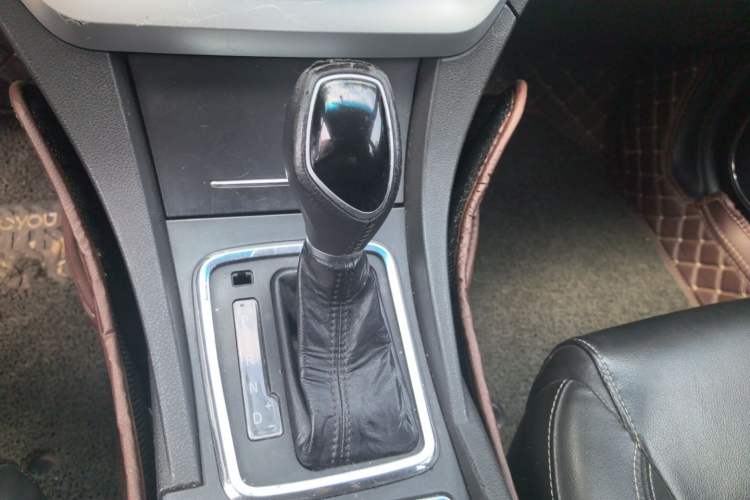 Used Geely Auto Emgrand 2016 Sedan 1.5L CVT Upward Version Gear Lever