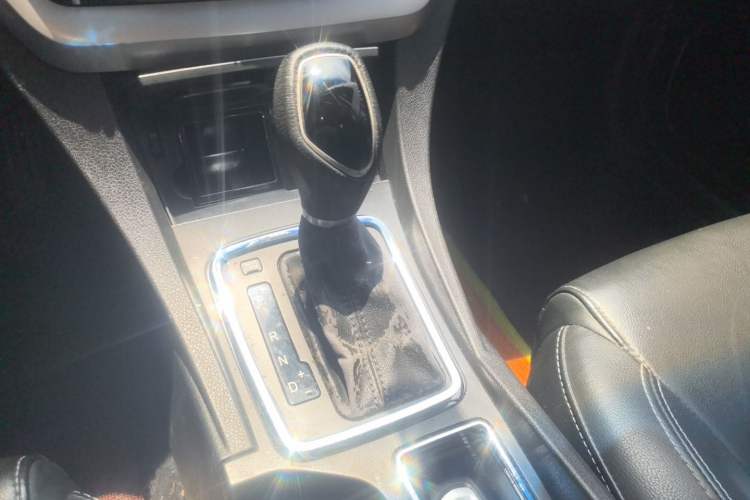 Used Geely Auto Emgrand 2016 Sedan 1.5L CVT Upward Version Gear Lever