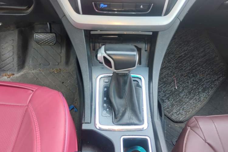 Used Geely Auto Emgrand 2016 Sedan 1.5L CVT Upward Version Gear Lever