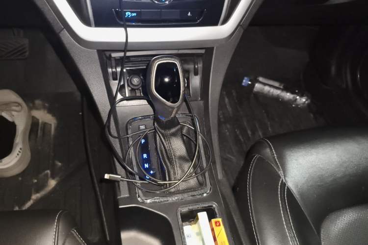 Used Geely Auto Emgrand 2016 Sedan 1.5L CVT Upward Version Gear Lever