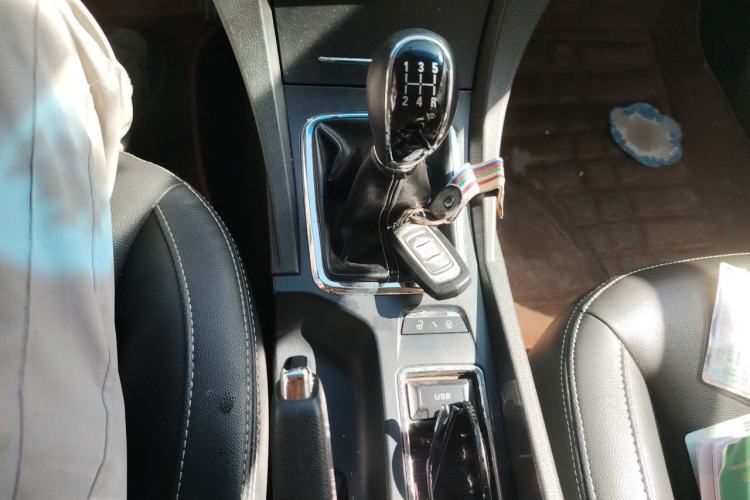Used Geely Auto Emgrand 2016 Hatchback RS 1.5L Manual - Upward Edition Gear Lever