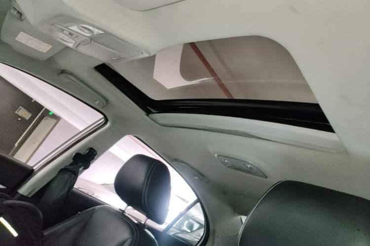 Used Geely Auto Emgrand 2016 Sedan 1.5L Manual Upward Edition Headliner