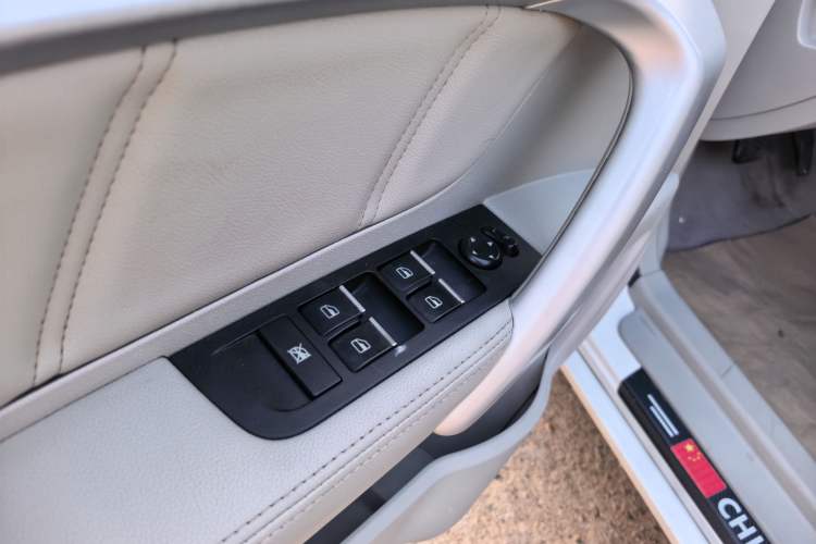 Used Geely Auto Emgrand 2016 Sedan 1.5L CVT Luxury Model Interior 1
