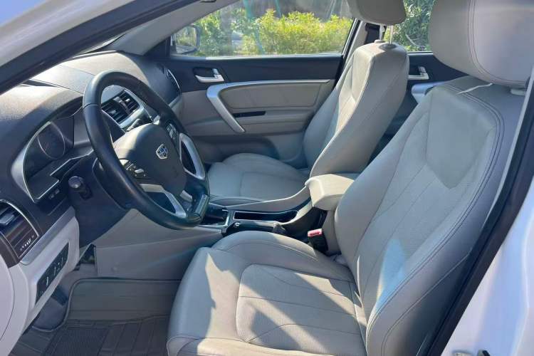 Used Geely Auto Emgrand 2016 Sedan 1.5L CVT Luxury Model Interior 2